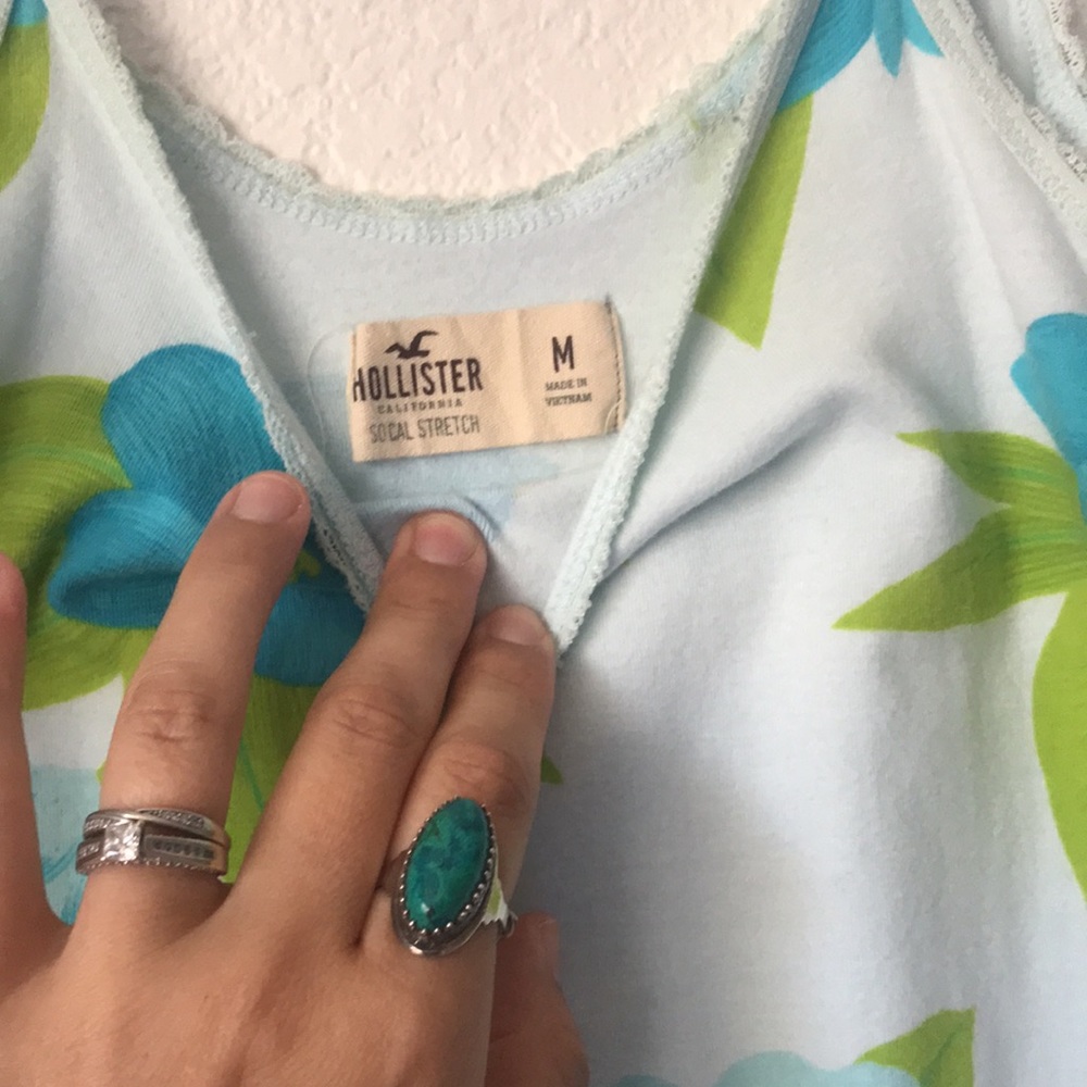 💄4/$20💄Hollister tank top - Picture 3 of 4